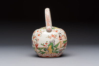 A Japanese Arita wine pot and cover with figural design, Edo, 17th C.
