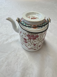A Chinese famille rose wine pot and a pair of covered wine warming bowls with cups, Qianlong and Wang Fulong Zhi 汪福隆制 marks, 19/20th C.