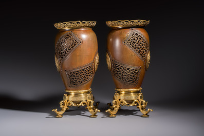 A pair of Belgian bronze and ormolu-mounted Japonism vases, Compagnie des Bronzes de Bruxelles, 19th C.