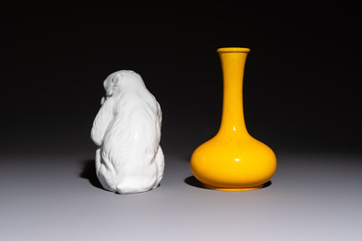 A Japanese Awaji yellow-glazed vase and a white-glazed 'Monkey' group, 19/20th C.