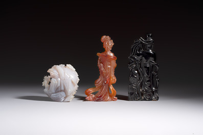 A group of ten Chinese hardstone and cherry amber carvings, 20th C.