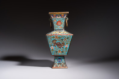 A Chinese cloisonn&eacute; square 'Buddhist Lions and Antiquities' vase, Fu 福 mark, 19th C.