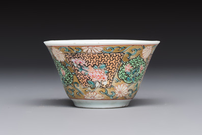A fine Chinese famille rose gilt-decorated 'Elegant Beauty' cup and saucer, Yongzheng