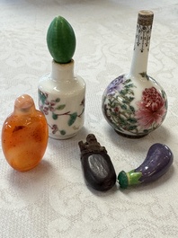 A group of four Chinese porcelain and agate snuff bottles, a miniature vase and a carved seed, Yongzheng and Qianlong marks, 19/20th C.