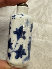 Five various Chinese blue and white snuff bottles, Yongzheng, Qianlong and Tongzhi marks, 19th C.