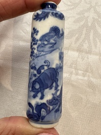 Five various Chinese blue and white snuff bottles, Yongzheng, Qianlong and Tongzhi marks, 19th C.