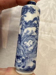 Five various Chinese blue and white snuff bottles, Yongzheng, Qianlong and Tongzhi marks, 19th C.