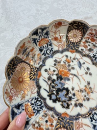 A pair of Japanese Imari lobed plates with floral design, Edo, 18th C.