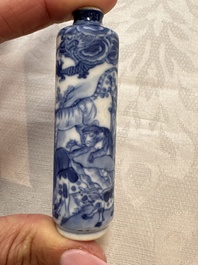 Five various Chinese blue and white snuff bottles, Yongzheng, Qianlong and Tongzhi marks, 19th C.
