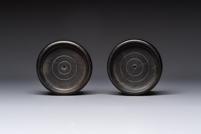 A pair of Japanese Imari baluster vases and covers on wooden stands, Edo, 18th C.