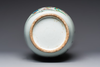 A Chinese famille rose vase with figural design and a covered jar, 19/20th C.