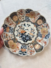 A pair of Japanese Imari lobed plates with floral design, Edo, 18th C.