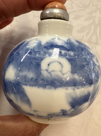 Five various Chinese blue and white snuff bottles, Yongzheng, Qianlong and Tongzhi marks, 19th C.