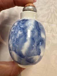 Five various Chinese blue and white snuff bottles, Yongzheng, Qianlong and Tongzhi marks, 19th C.