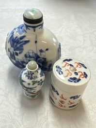 A Chinese iron-red 'Dragon' covered box, a blue and white '100 Boys' and a famille verte 'Fish' snuff bottle, Shunzhi mark, 19th C.