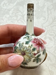 A group of four Chinese porcelain and agate snuff bottles, a miniature vase and a carved seed, Yongzheng and Qianlong marks, 19/20th C.