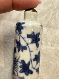 Five various Chinese blue and white snuff bottles, Yongzheng, Qianlong and Tongzhi marks, 19th C.