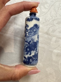 Five various Chinese blue and white snuff bottles, Yongzheng, Qianlong and Tongzhi marks, 19th C.