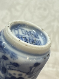 Five various Chinese blue and white snuff bottles, Yongzheng, Qianlong and Tongzhi marks, 19th C.