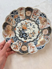 A pair of Japanese Imari lobed plates with floral design, Edo, 18th C.
