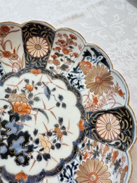 A pair of Japanese Imari lobed plates with floral design, Edo, 18th C.