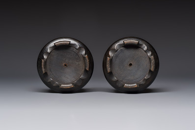 A pair of Japanese Imari baluster vases and covers on wooden stands, Edo, 18th C.