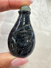 Five Chinese hardstone and glass snuff bottles, 20th C.