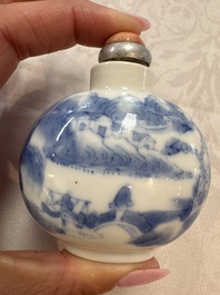 Five various Chinese blue and white snuff bottles, Yongzheng, Qianlong and Tongzhi marks, 19th C.