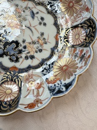 A pair of Japanese Imari lobed plates with floral design, Edo, 18th C.