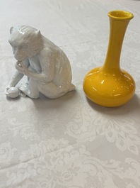 A Japanese Awaji yellow-glazed vase and a white-glazed 'Monkey' group, 19/20th C.