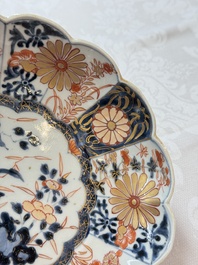 A pair of Japanese Imari lobed plates with floral design, Edo, 18th C.