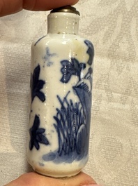 Five various Chinese blue and white snuff bottles, Yongzheng, Qianlong and Tongzhi marks, 19th C.