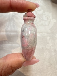Five Chinese hardstone and glass snuff bottles, 20th C.