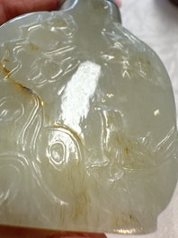Five various Chinese jade, jadeite, agate and glass snuff bottles, 19th C.