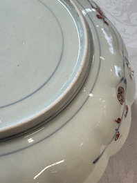 A pair of Japanese Imari lobed plates with floral design, Edo, 18th C.