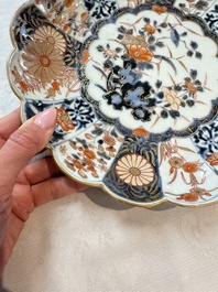 A pair of Japanese Imari lobed plates with floral design, Edo, 18th C.