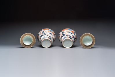 A pair of French Imari-style vases and covers with shishi finials, Samson, Paris, 19th C.