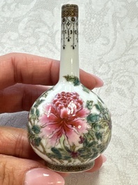 A group of four Chinese porcelain and agate snuff bottles, a miniature vase and a carved seed, Yongzheng and Qianlong marks, 19/20th C.