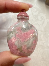 Five Chinese hardstone and glass snuff bottles, 20th C.