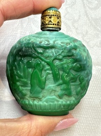 Five Chinese hardstone and glass snuff bottles, 20th C.