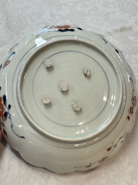 A pair of Japanese Imari lobed plates with floral design, Edo, 18th C.