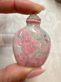Five Chinese hardstone and glass snuff bottles, 20th C.