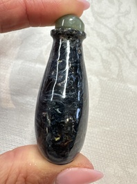 Five Chinese hardstone and glass snuff bottles, 20th C.