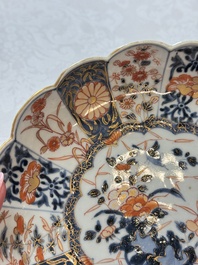 A pair of Japanese Imari lobed plates with floral design, Edo, 18th C.