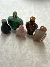 Five Chinese hardstone and glass snuff bottles, 20th C.