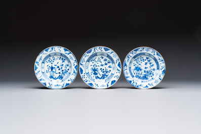 Six Chinese blue and white plates, a dish and a large tile, Yongzheng/Qianlong