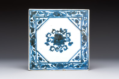 Six Chinese blue and white plates, a dish and a large tile, Yongzheng/Qianlong
