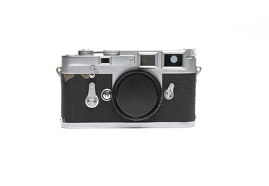 A Leica M3 Double Stroke with goggled Summaron 35 mm F3.5 lens