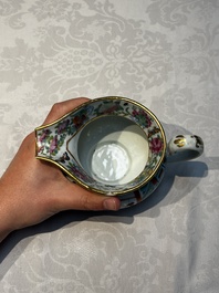 A Chinese Canton famille rose 20-piece tea service with figural design, 19th C.