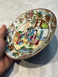 A Chinese Canton famille rose 20-piece tea service with figural design, 19th C.